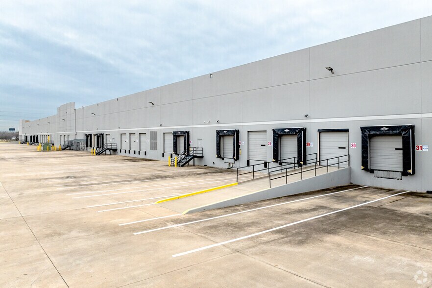 More Photos Of 510 N Peachtree Rd, Mesquite Warehouse For Lease