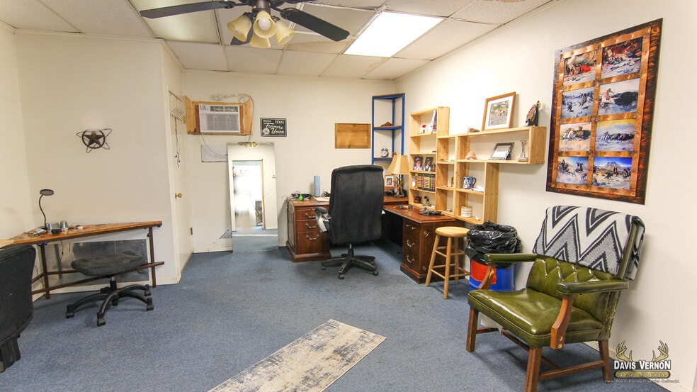 More Photos Of 1331 Cumberland St, Vernon Storefront For Sale