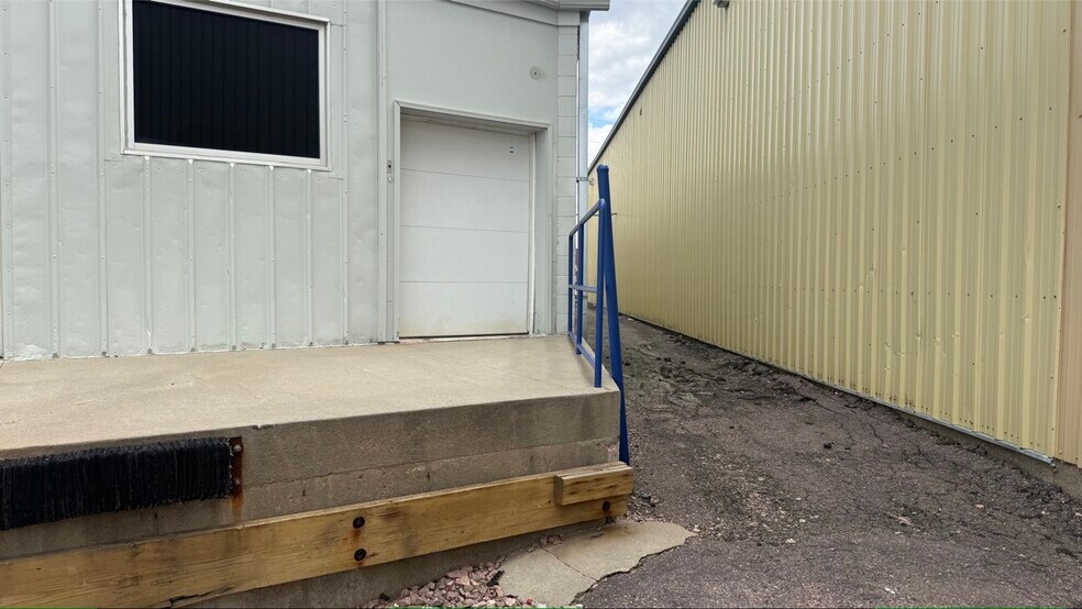 More Photos Of 1101 S Cliff Ave, Sioux Falls Freestanding For Lease