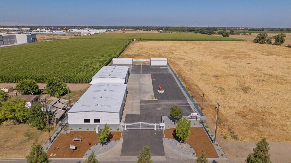 More Photos Of 808 N Kelsey St, Visalia Manufacturing For Lease