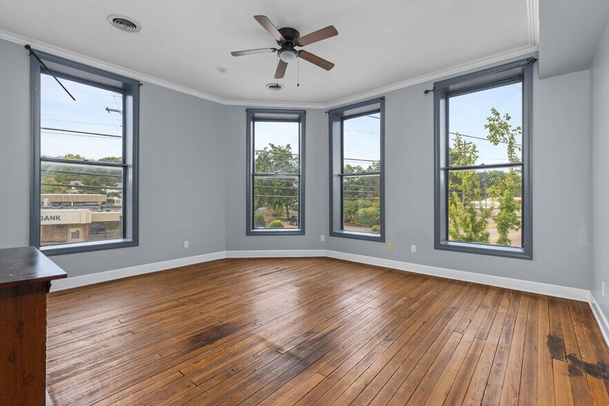 More Photos Of 218 Main St, Nettleton Office For Sale