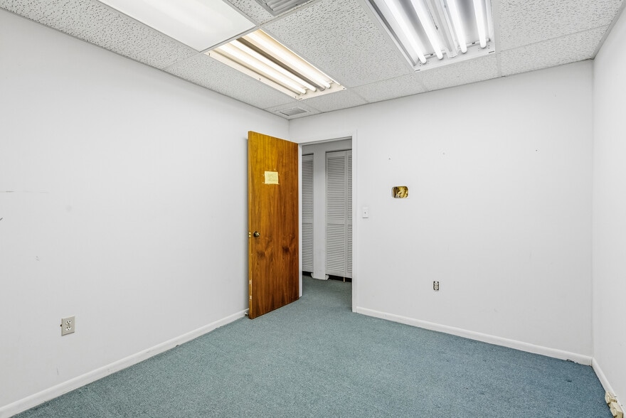 More Photos Of 2145 15th Ave, Vero Beach Office For Sale