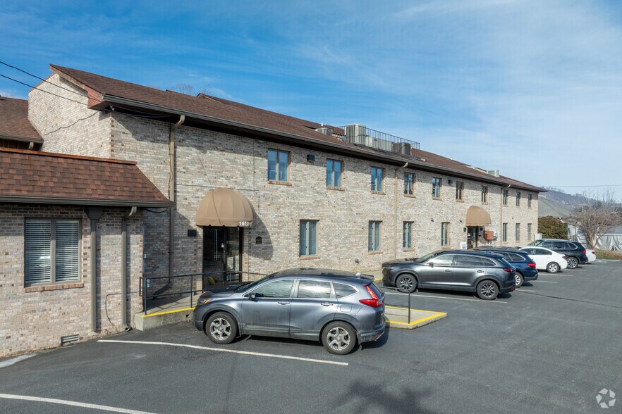 More Photos Of 1620 Asheville Hwy, Hendersonville Coworking Space