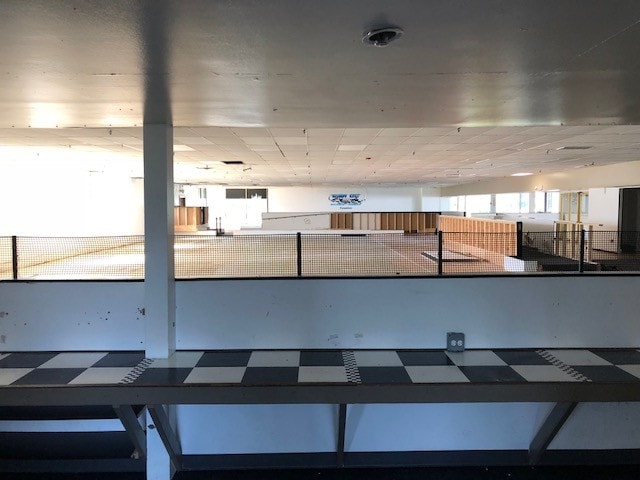 More Photos Of 1000 W Northwest Hwy, Arlington Heights Freestanding For Sale