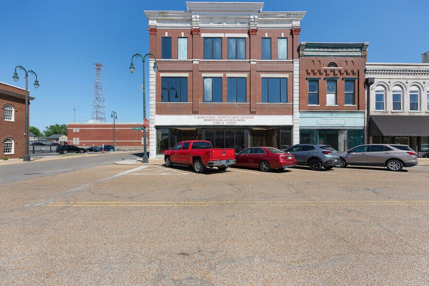 More Photos Of 214-216 N Liberty St, Jackson Storefront Retail Office For Lease