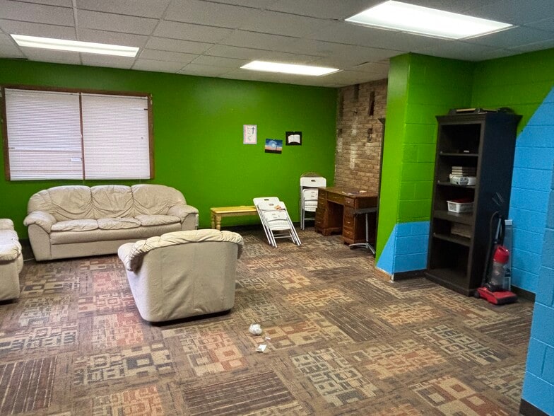 More Photos Of 961 E Maple St, Holly Religious Facility For Sale