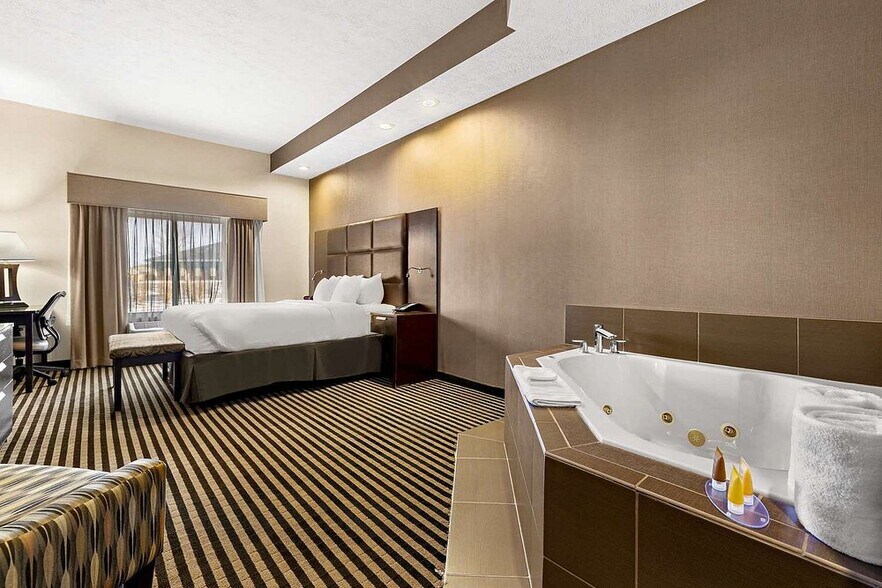 More Photos Of 6109 Cambridge Way, Plainfield Hotel For Sale