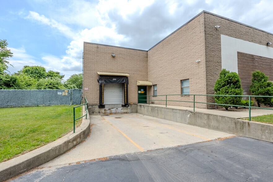 More Photos Of 60-70 Cleveland Ave, Bay Shore Industrial For Sale