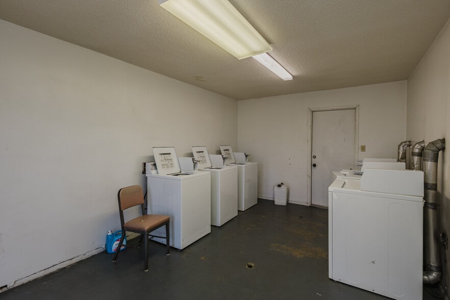 More Photos Of 401 E Avenue A, Hutchinson Apartments For Sale