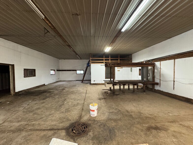 More Photos Of 1103 Fabyan Pkwy, Geneva Manufacturing For Lease