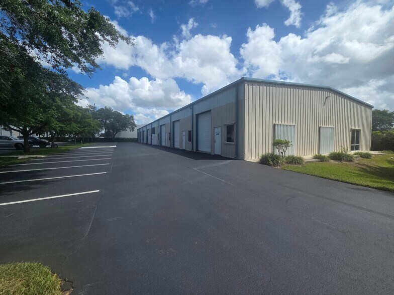 More Photos Of 4595 Progress Ave, Naples Warehouse For Sale