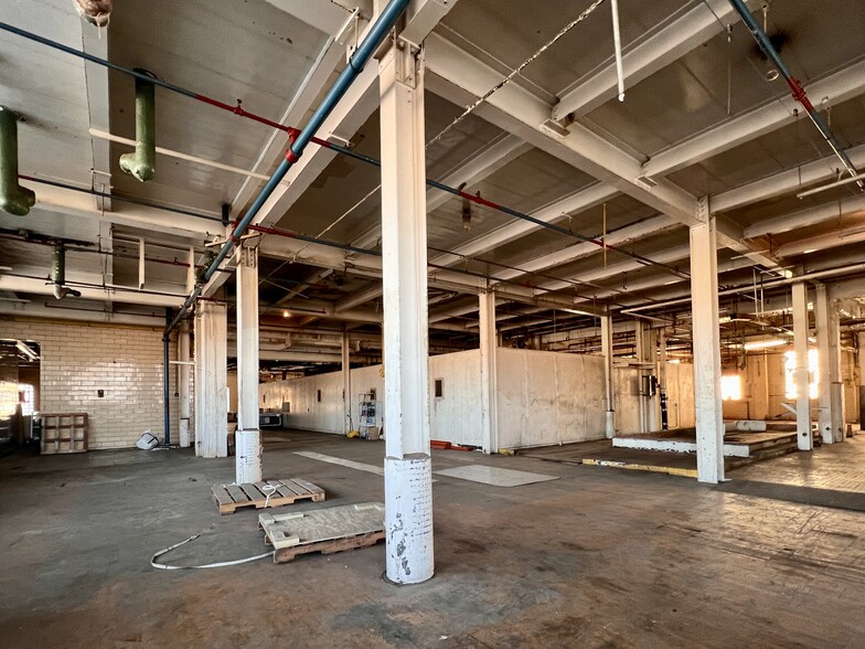More Photos Of 1700 Island Ave, Pittsburgh Warehouse For Lease
