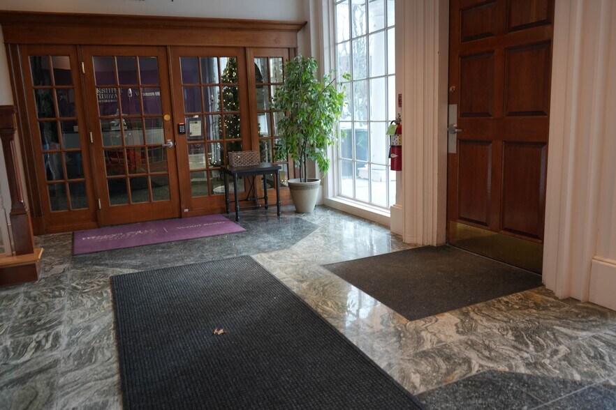 More Photos Of 1 Club Acre Ln, Bedford Office For Lease
