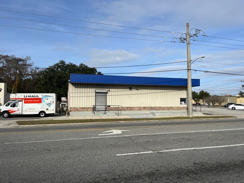 More Photos Of 1906 Parental Home Rd, Jacksonville Storefront For Sale