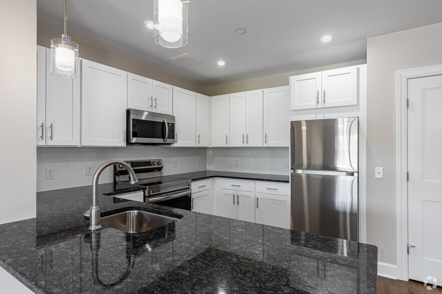 More Photos Of 800 Federal Rd, Brookfield Apartments For Lease