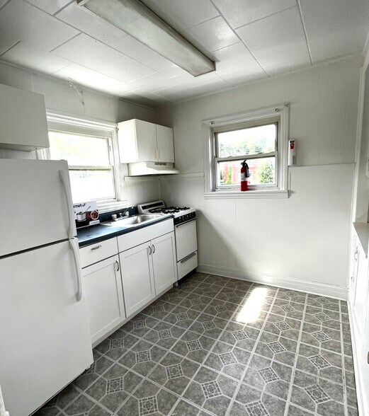 More Photos Of 158-160 W Main St, Walden Storefront Retail Residential For Sale