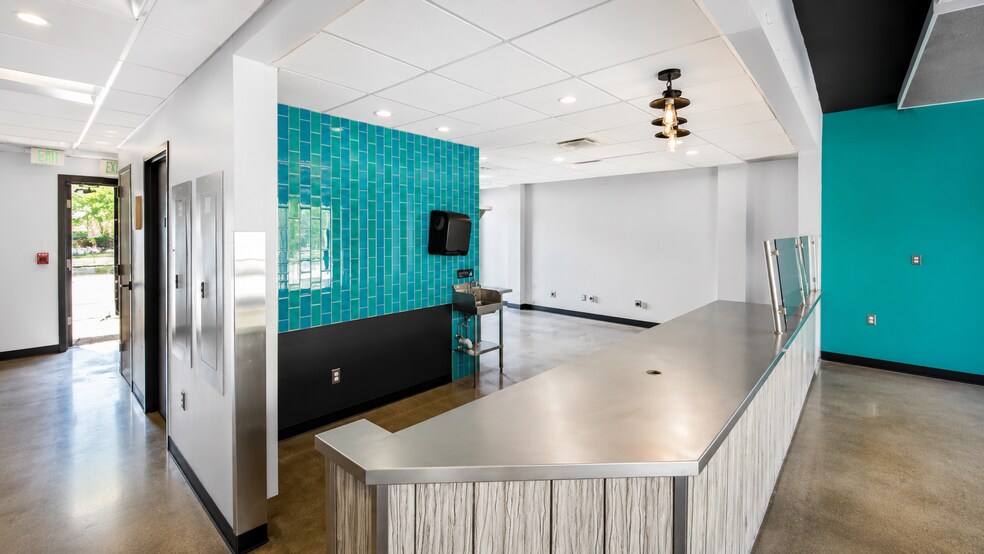 More Photos Of 2300 N Pershing Dr, Arlington Medical For Sale