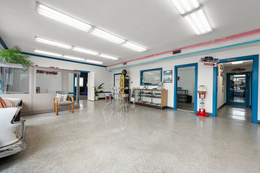 More Photos Of 3521 Franklin Blvd, Eugene Auto Dealership For Sale