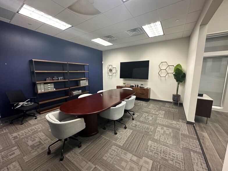 More Photos Of 1046 Texan Trl, Grapevine General Retail For Lease