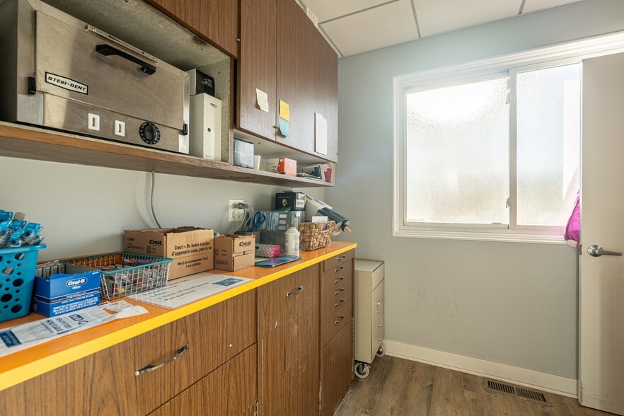 More Photos Of 912 Busse Hwy, Park Ridge Office For Lease