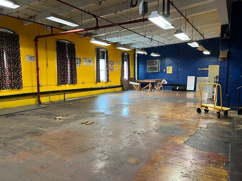 More Photos Of 1055 Broad St, Hartford Manufacturing For Sale