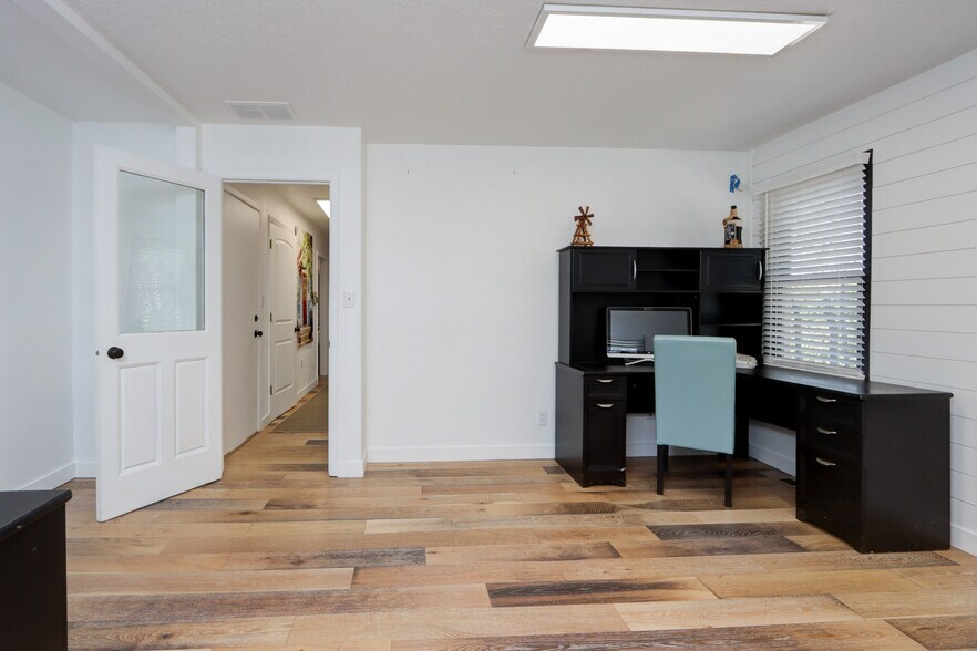 More Photos Of 208 S Curtis Rd, Boise Office For Sale