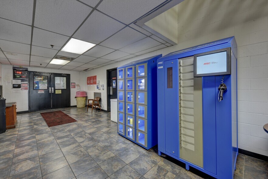More Photos Of 1901 Longwood Dr, Brenham Manufacturing For Sale