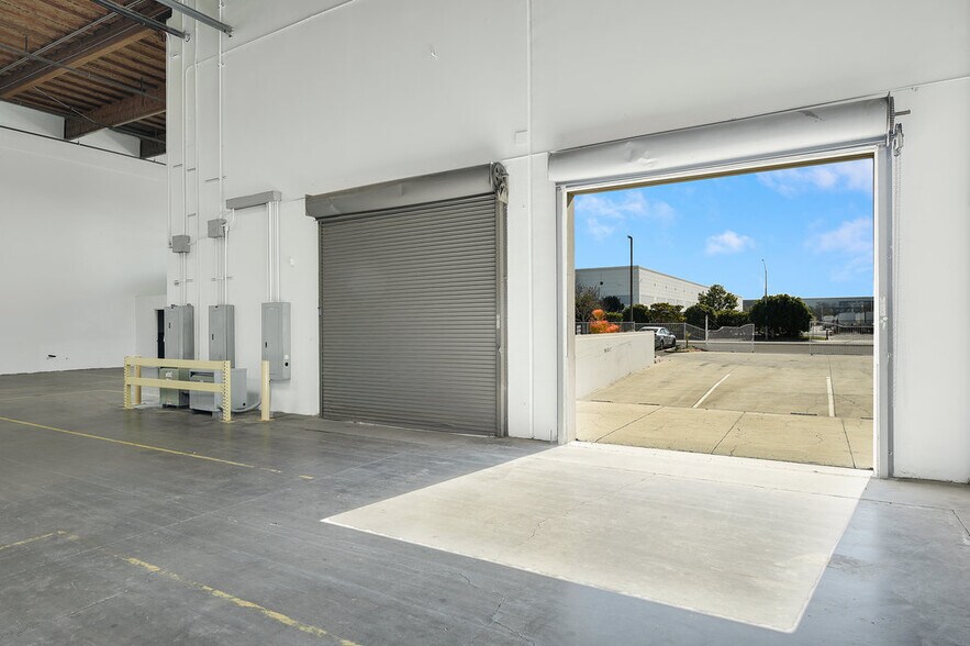 More Photos Of 8594 Siempre Viva Rd, San Diego Manufacturing For Lease