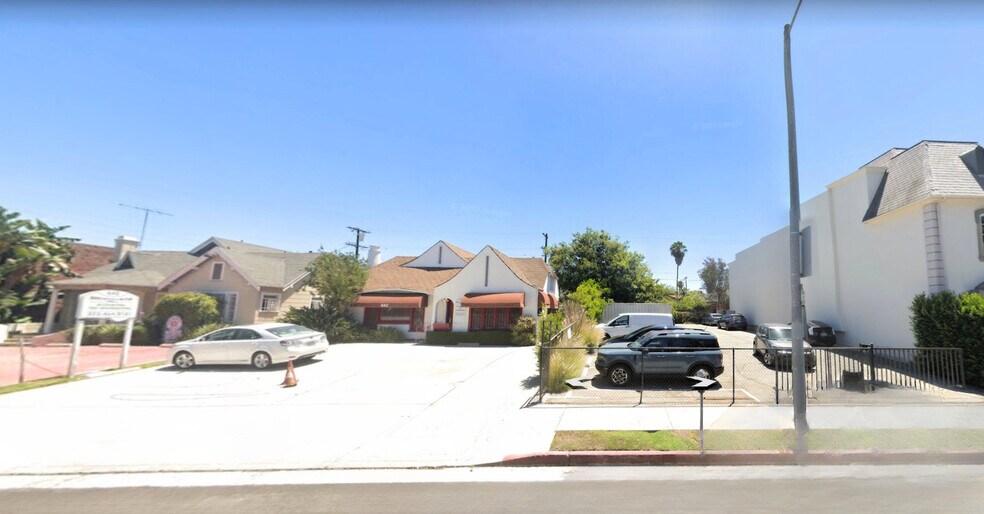 More Photos Of 636-642 N Larchmont Blvd, Los Angeles Office For Sale