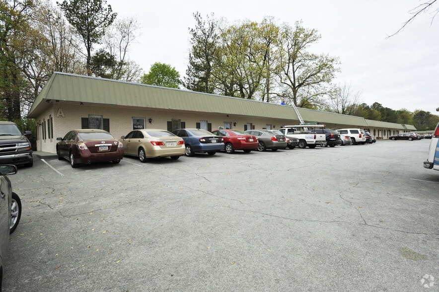 Primary Photo Of 2459 Roosevelt Hwy, Atlanta Office For Sale