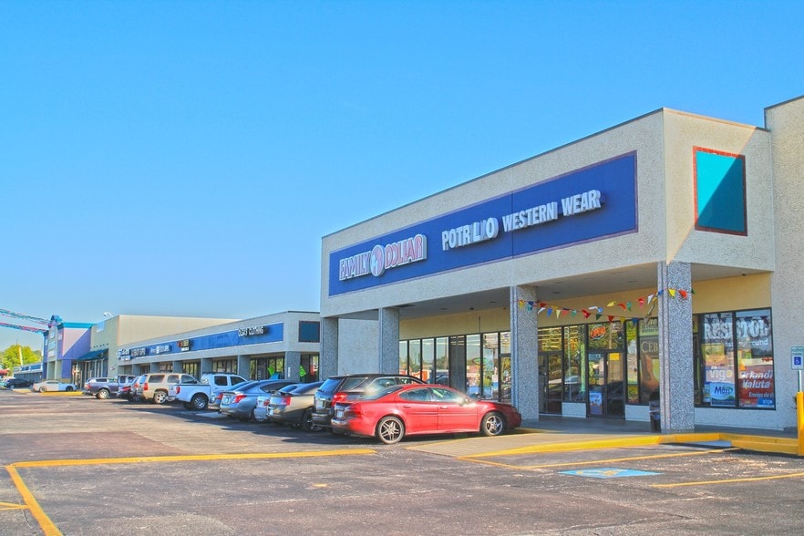 More Photos Of 13030-13190 Veterans Memorial Dr, Houston Unknown For Lease