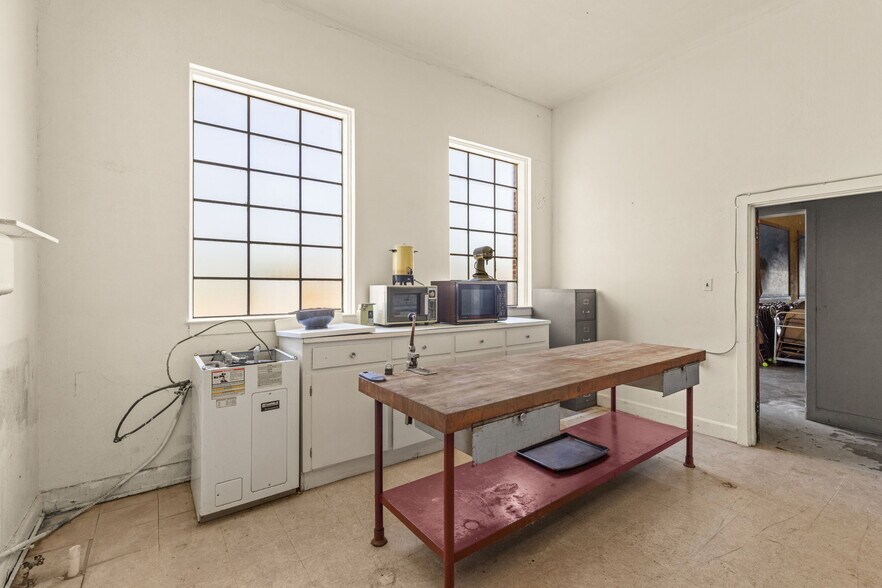 More Photos Of 419 N Raleigh Ave, Sheffield Specialty For Sale