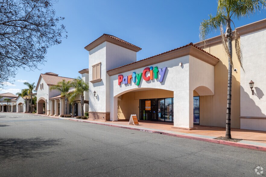 More Photos Of Hwy 60 @ I-215, Riverside Unknown For Lease