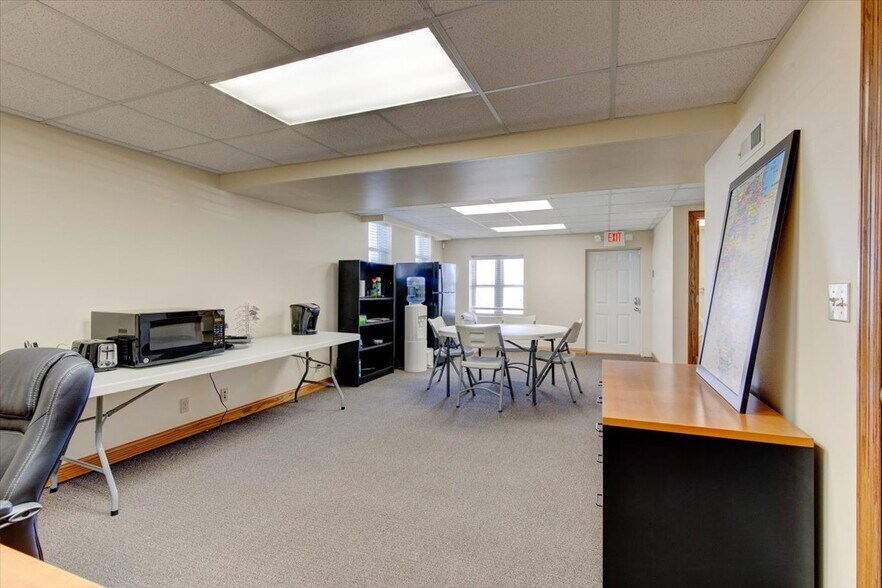 More Photos Of 2919 1st Ave SE, Cedar Rapids Office For Sale