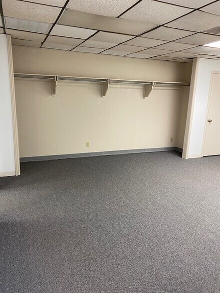 More Photos Of 3222 Bart Conner Dr, Norman Warehouse For Lease