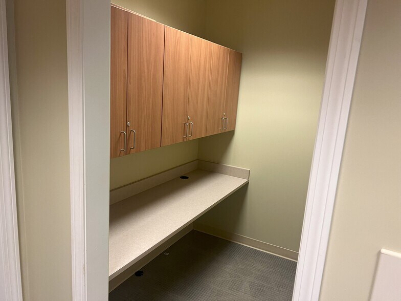 More Photos Of 21 Liberty Dr, Hebron Medical For Sale