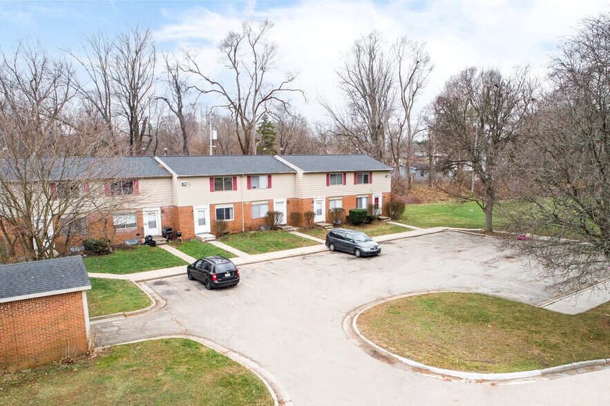 More Photos Of 1001-1003 Vincent Ct, Lansing Apartments For Sale