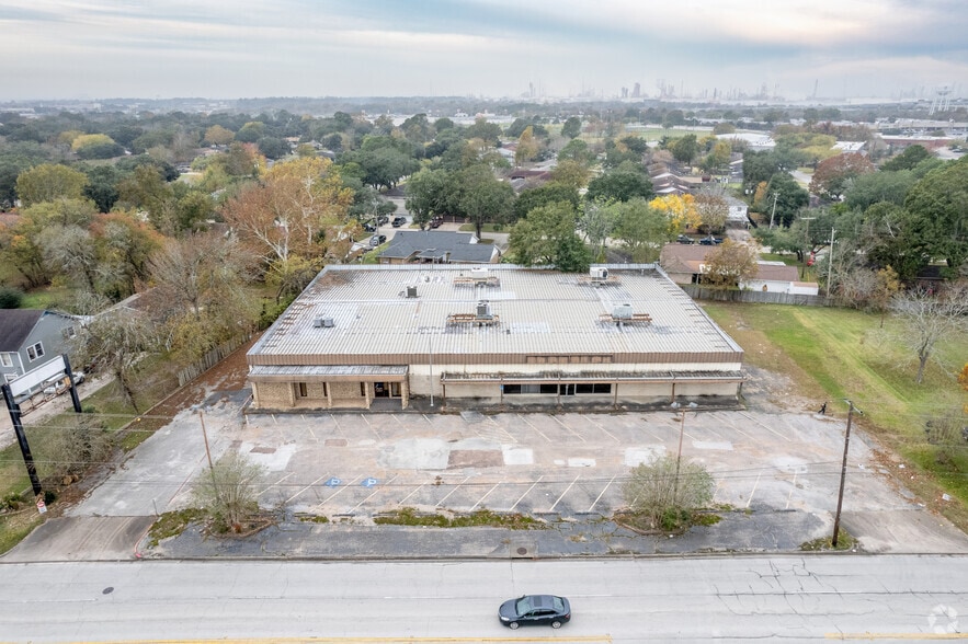 More Photos Of 1319 N Pruett St, Baytown Office For Sale