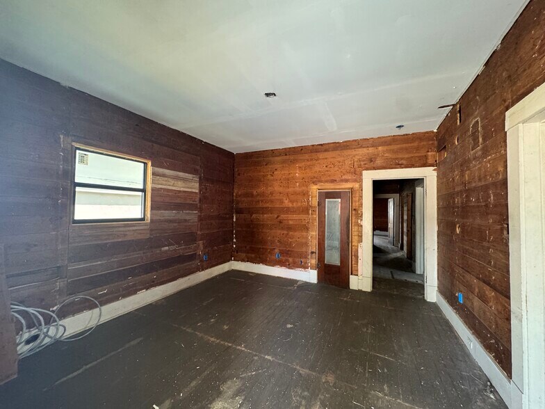 More Photos Of 4219 S Presa St, San Antonio General Retail For Sale