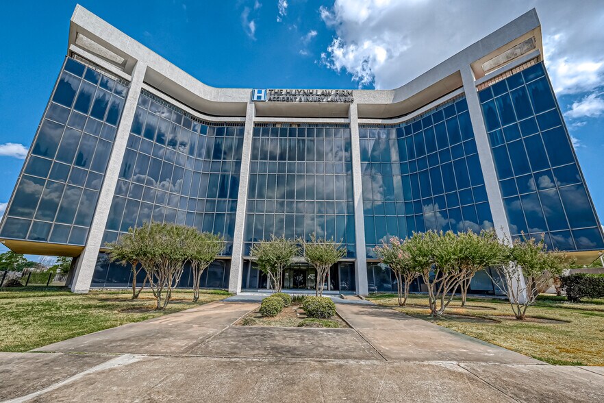 More Photos Of 6100 Corporate Dr, Houston Office For Lease