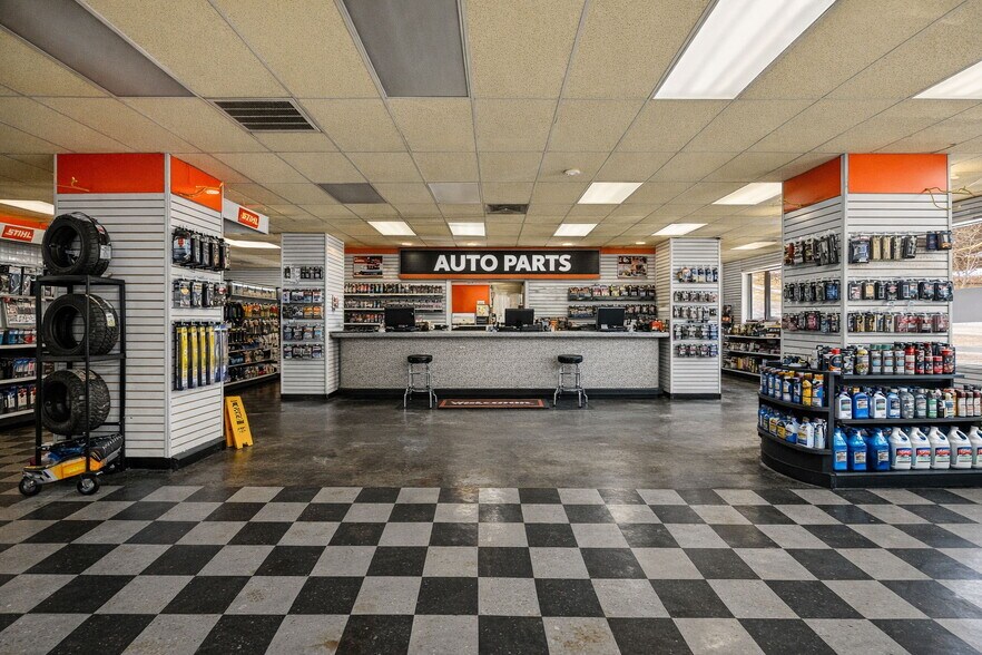 More Photos Of 476 N Main St, Clinton General Retail For Sale