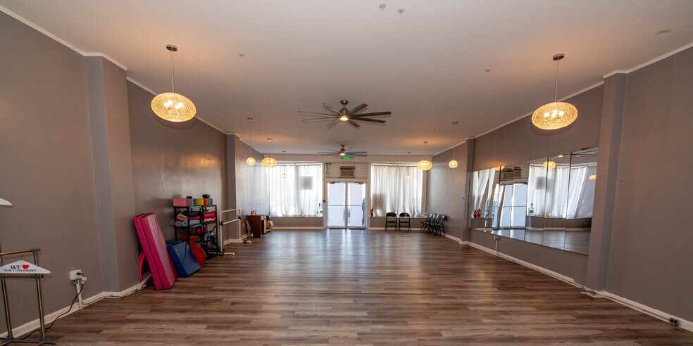 More Photos Of 3600 S Hanover St, Baltimore Storefront For Sale