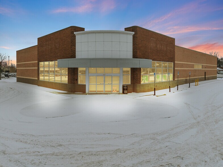 More Photos Of 2229 E State St, Salem Drugstore For Sale