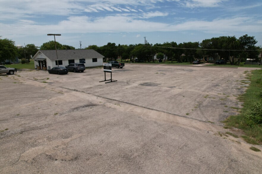 More Photos Of 203 W New Hope Dr, Cedar Park Office For Sale