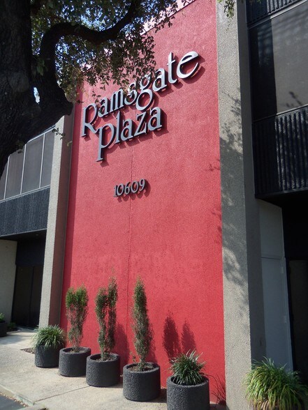 More Photos Of 10609 W IH 10, San Antonio Office For Lease