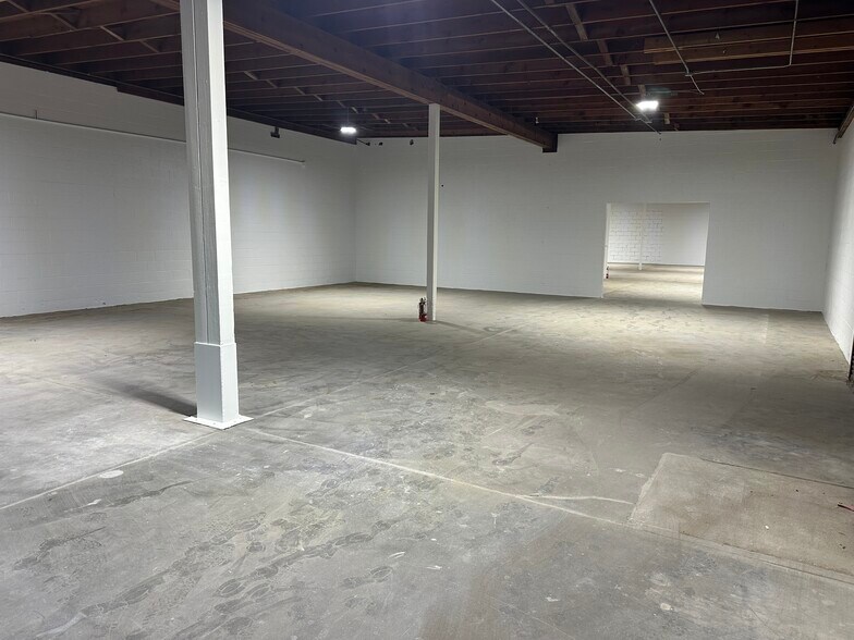More Photos Of 206 Meyers St, Chico Showroom For Lease