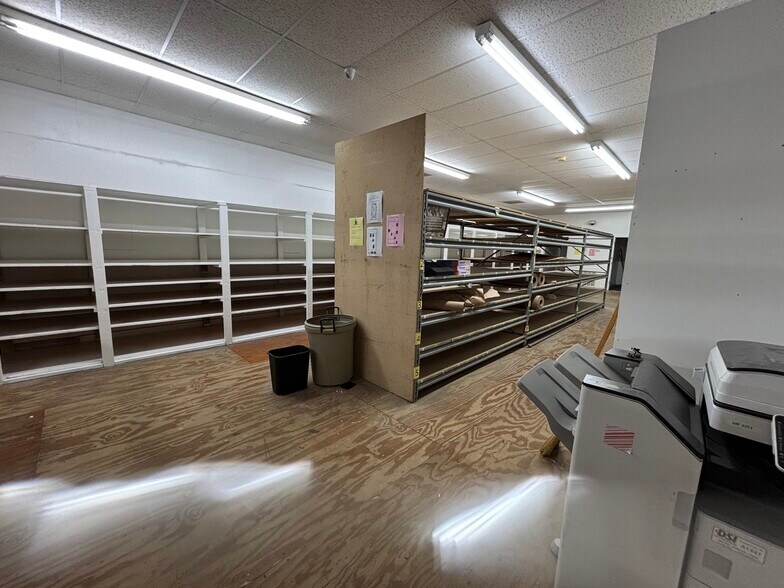 More Photos Of 1304 S Broad St, Monroe Flex For Lease