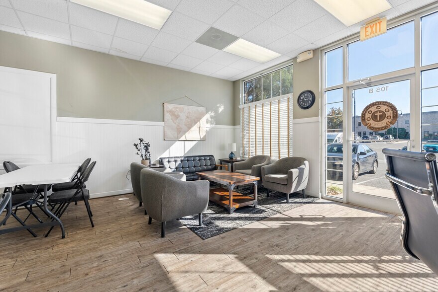 More Photos Of 103-105 Tradewynd Dr, Lynchburg Medical For Sale