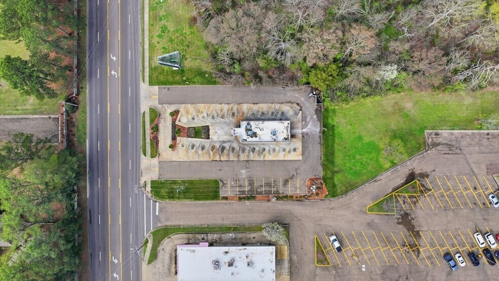 More Photos Of 1900 E County Line Rd, Ridgeland Fast Food For Sale