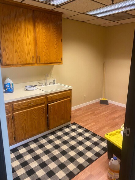 More Photos Of 11930 Goldring Rd, Arcadia Light Distribution For Lease